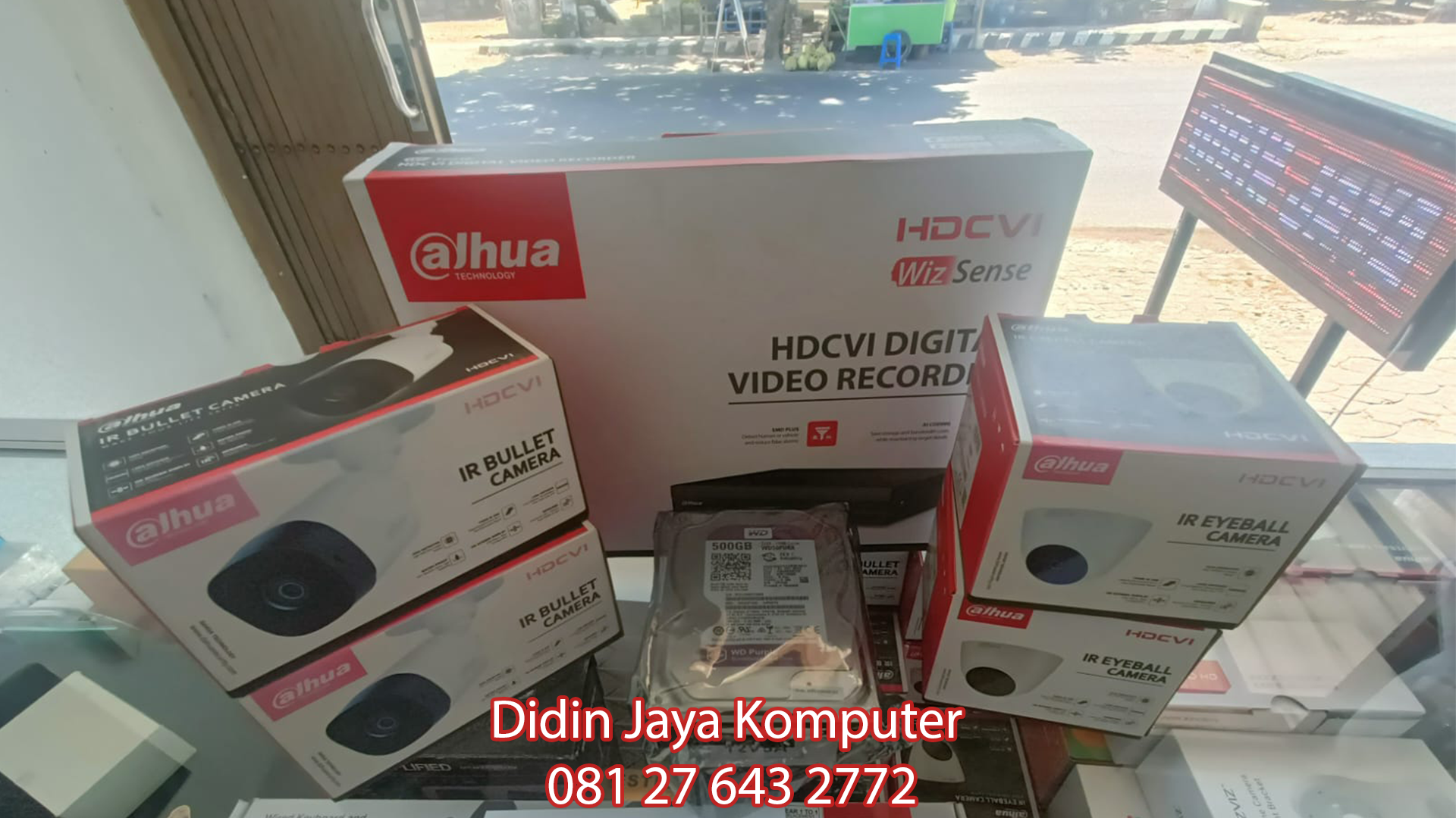 <p>CCTV 4 kamera lengkap memiliki kualitas yang baik dan memudahkan anda dalam memantau keamanan di tempat anda. kepraktisan yang dimiliki oleh CCTV akan sangat membantu anda.&nbsp;Kami melayani pembelian dan pemasangan untuk anda dengan budget yang terjangkau</p>